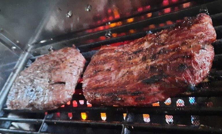 Fleisch auf Grill